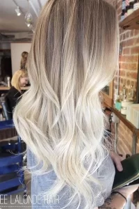 Blonde Sombre warna rambut yang membuatmu tampak lebih fresh dan awet muda