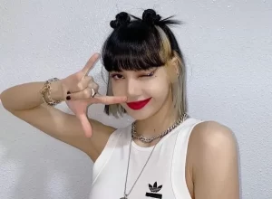 Lisa Peek a Boo Hair gaya model rambut k pop member blackpink