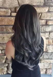 Smokey Grey Ombre Warna Rambut yang Tepat Untuk Wanita Karier