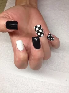 Checkered Print Nail Art Warna Hitam