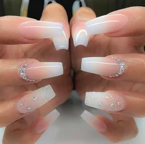 Glam French Manicure Nail Art yang Cantik dan Lucu