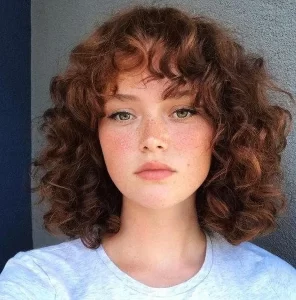 Mid Length Curly with Curly Bangs Model Rambut Layer yang Sesuai Dengan Jenis Rambut