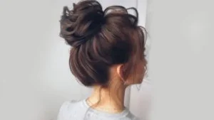 Messy Top Knot Menjadi Kreatif dengan Jepit Rambut Kupu Kupu 7 Ide Gaya Rambut yang Bisa Kamu Coba